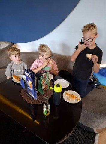 55759863012707226215223504511436401815332235n